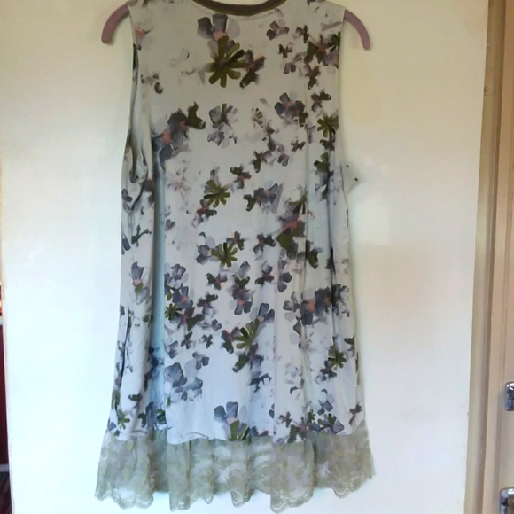 LOCO LOUNGE top in size large. - Picture 4 of 5